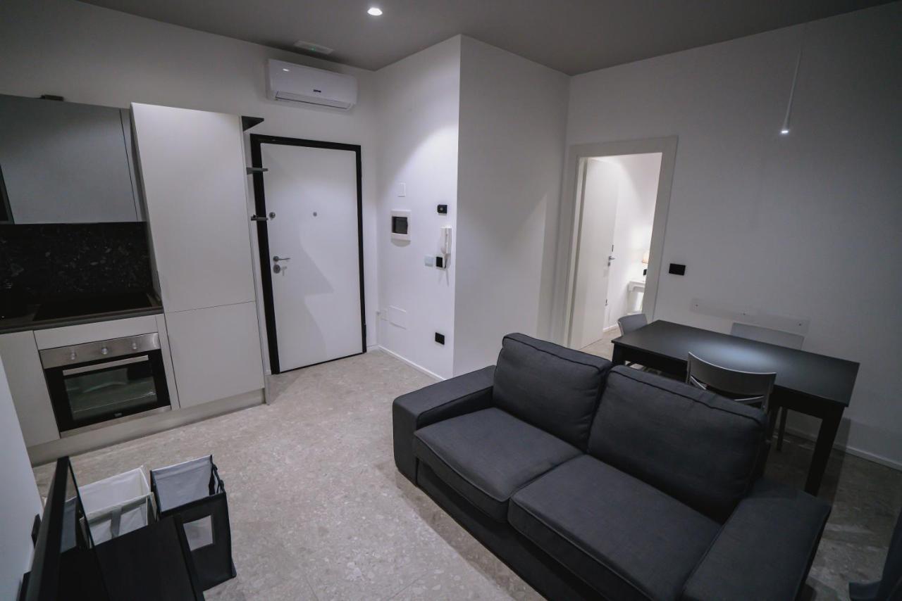 De Luca 6 Apartments Salerno Exteriör bild