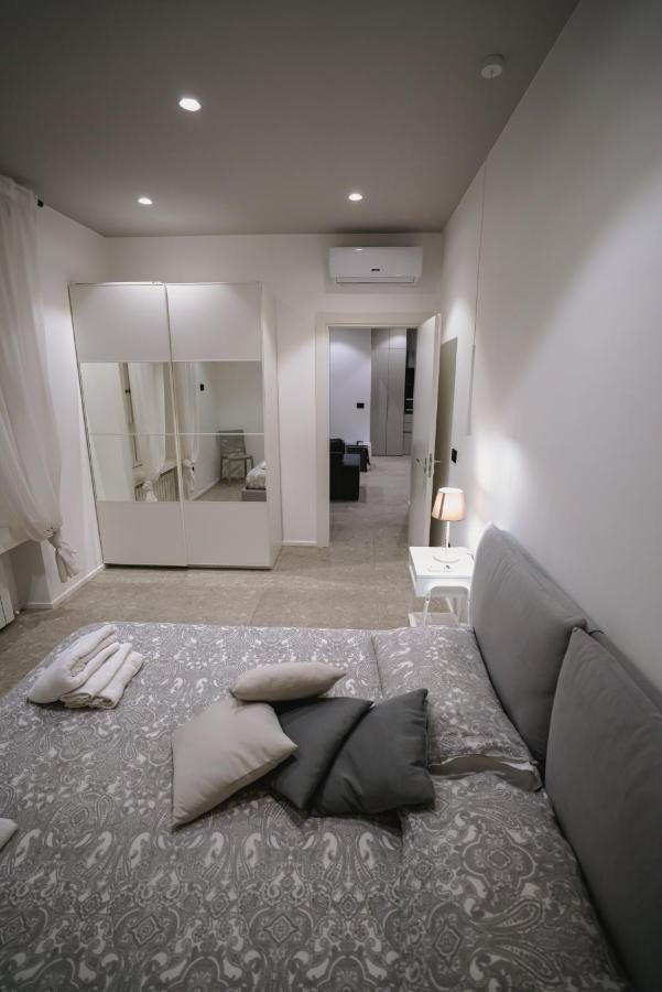 De Luca 6 Apartments Salerno Exteriör bild